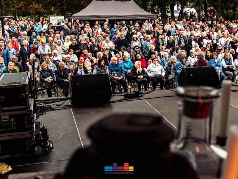  „Rudens šventė. MERGAUTINĖS GODOS JONAVOS TRAKTIERIUJE“