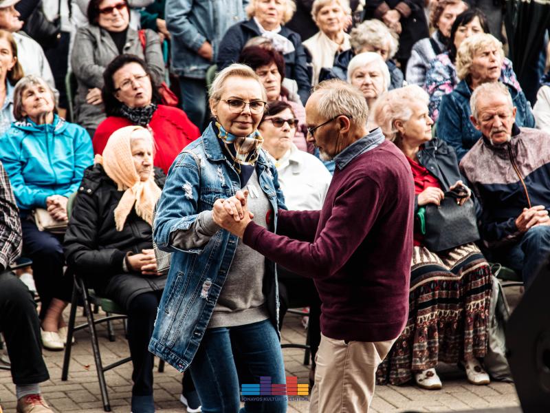  „Rudens šventė. MERGAUTINĖS GODOS JONAVOS TRAKTIERIUJE“