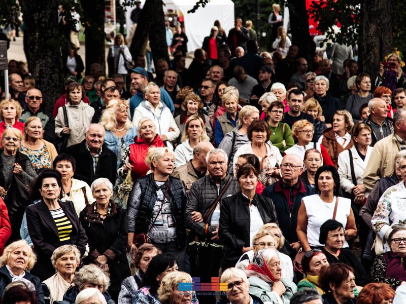  „Rudens šventė. MERGAUTINĖS GODOS JONAVOS TRAKTIERIUJE“