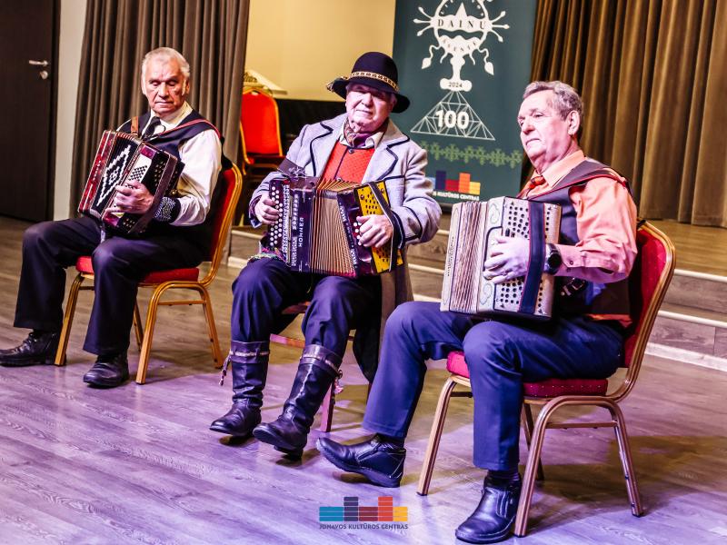  folkloro kolektyvų atranka į 2024 m. šimtmetį minėsiančią Lietuvos dainų šventę „Kad giria žaliuotų“