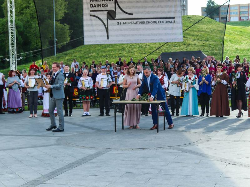 Chorinės muzikos ir šokių festivalis „Šviesa amžinoji dainos"