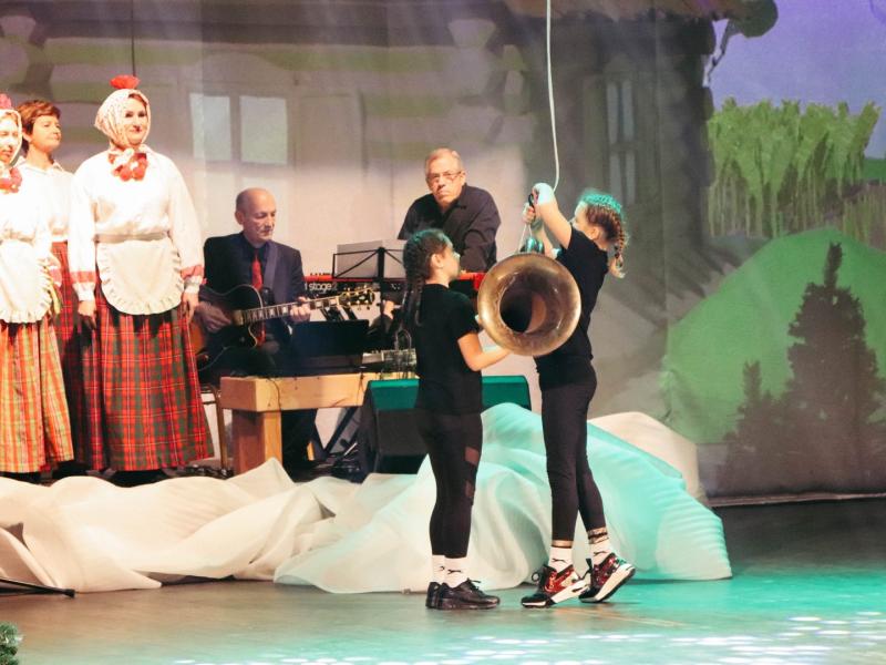 Spektaklis „Kur pradingo dūda Jono