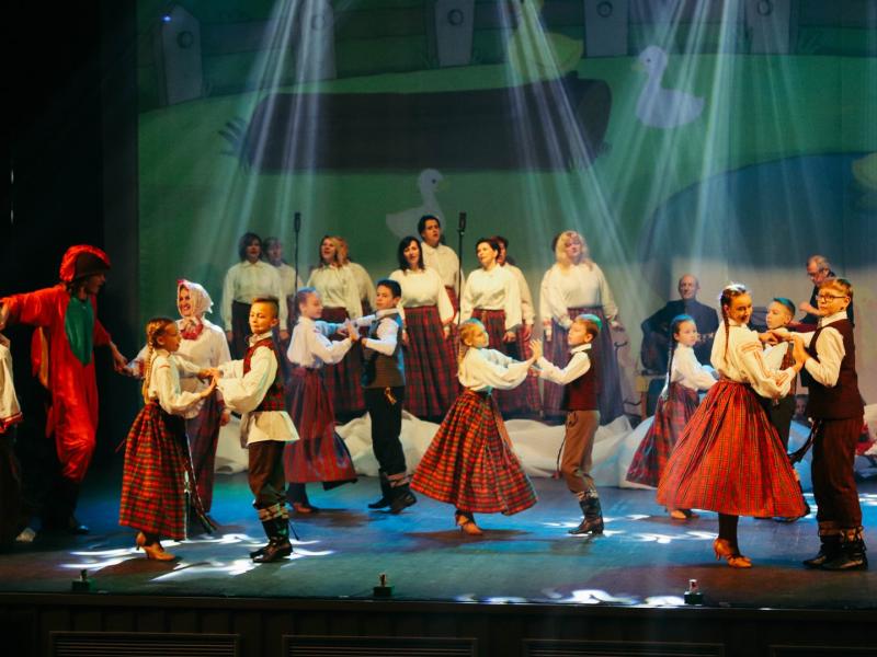 Spektaklis „Kur pradingo dūda Jono