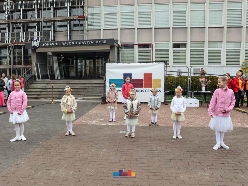 Šokio šventė!  „Ei, šokėjau, sukis vėju!“