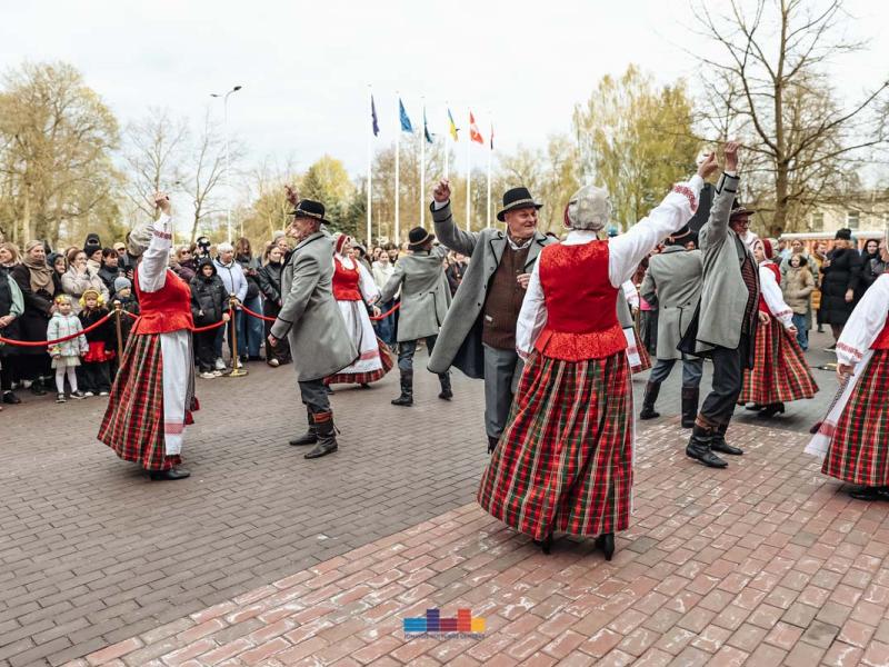 Šokio šventė!  „Ei, šokėjau, sukis vėju!“