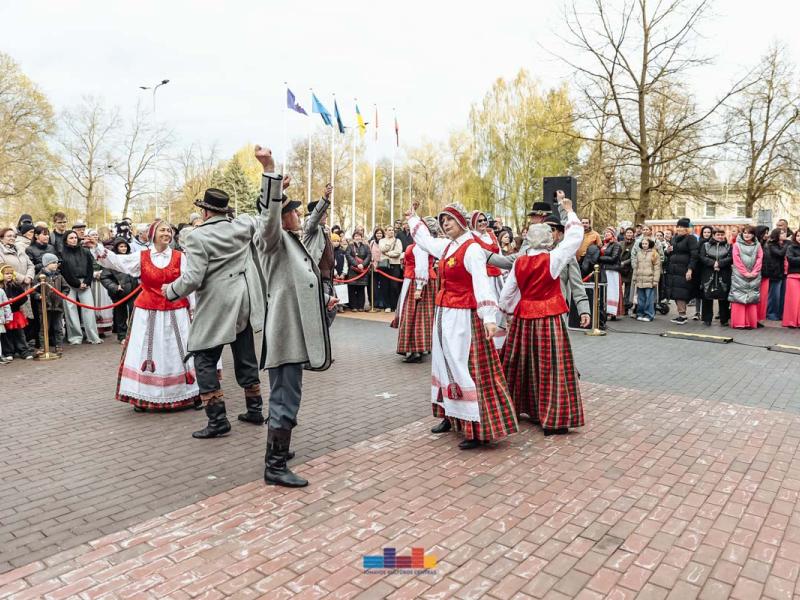 Šokio šventė!  „Ei, šokėjau, sukis vėju!“