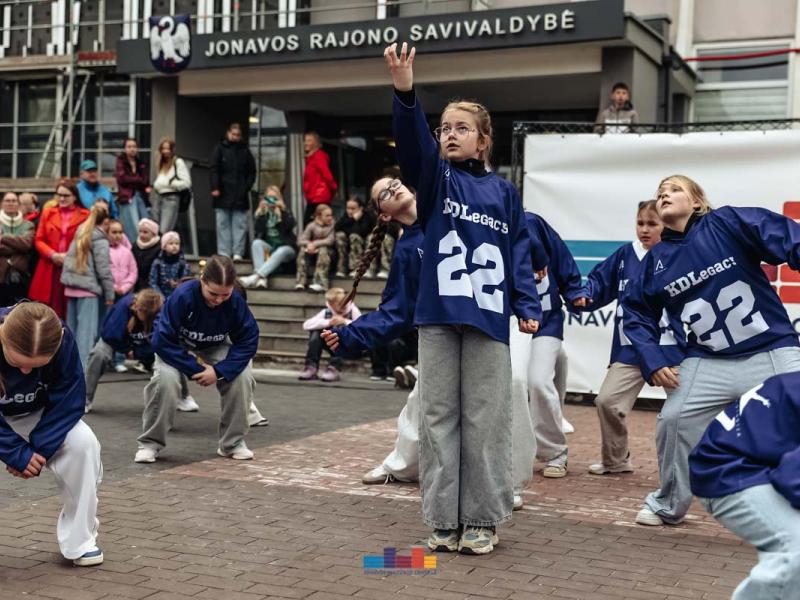 Šokio šventė!  „Ei, šokėjau, sukis vėju!“
