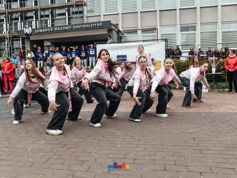 Šokio šventė!  „Ei, šokėjau, sukis vėju!“
