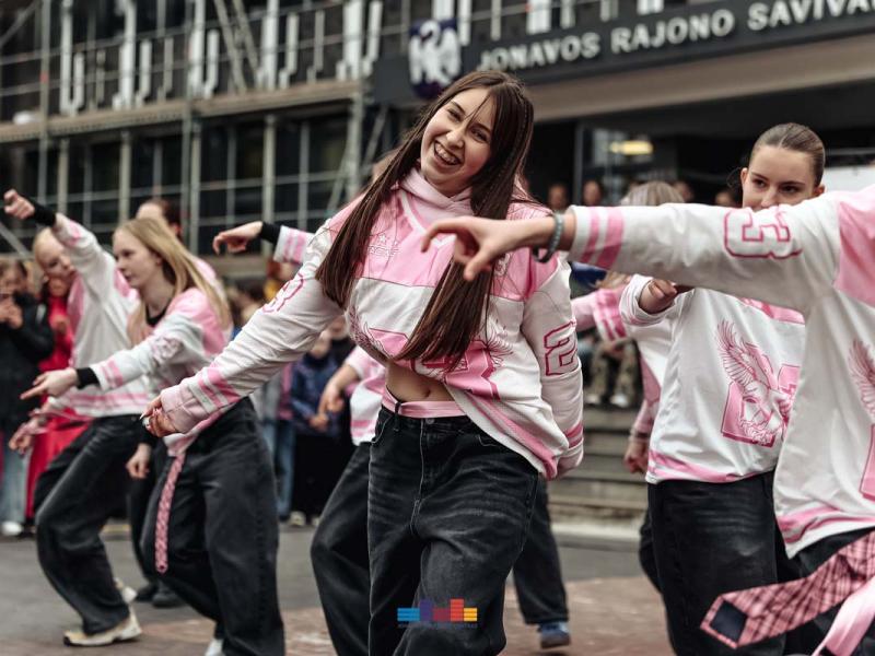 Šokio šventė!  „Ei, šokėjau, sukis vėju!“