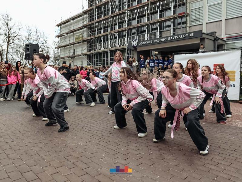Šokio šventė!  „Ei, šokėjau, sukis vėju!“