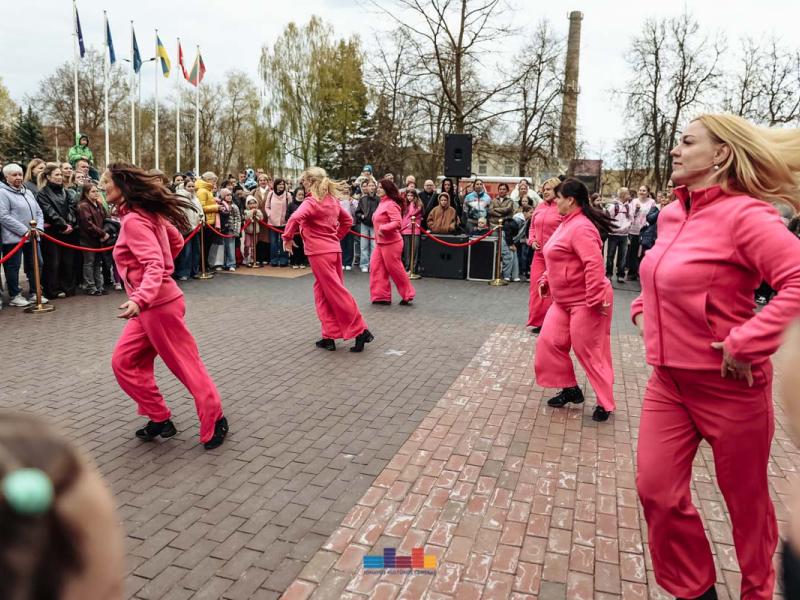 Šokio šventė!  „Ei, šokėjau, sukis vėju!“