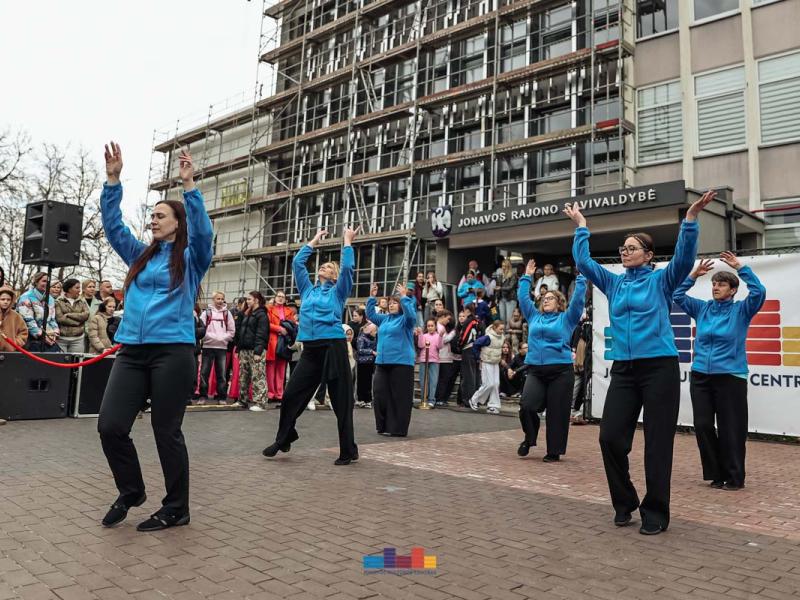 Šokio šventė!  „Ei, šokėjau, sukis vėju!“