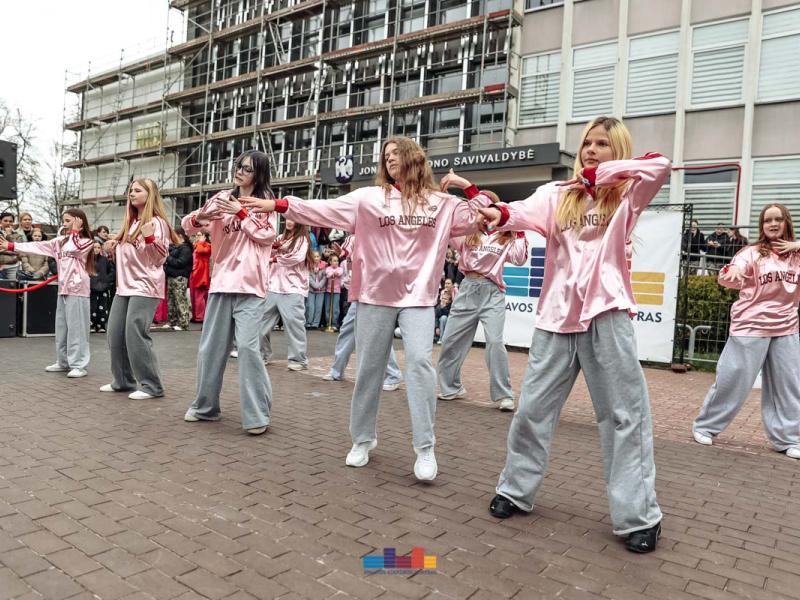 Šokio šventė!  „Ei, šokėjau, sukis vėju!“
