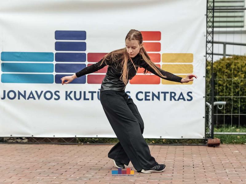 Šokio šventė!  „Ei, šokėjau, sukis vėju!“
