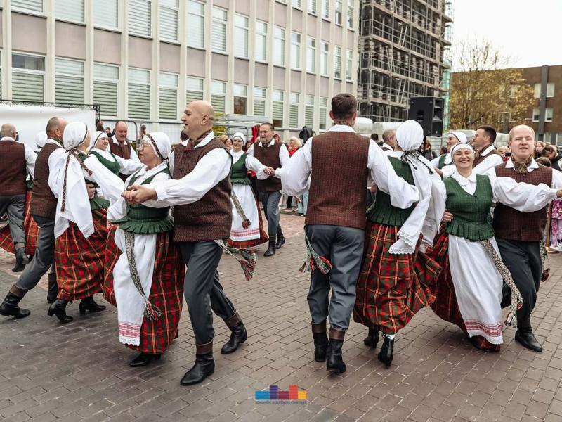 Šokio šventė!  „Ei, šokėjau, sukis vėju!“