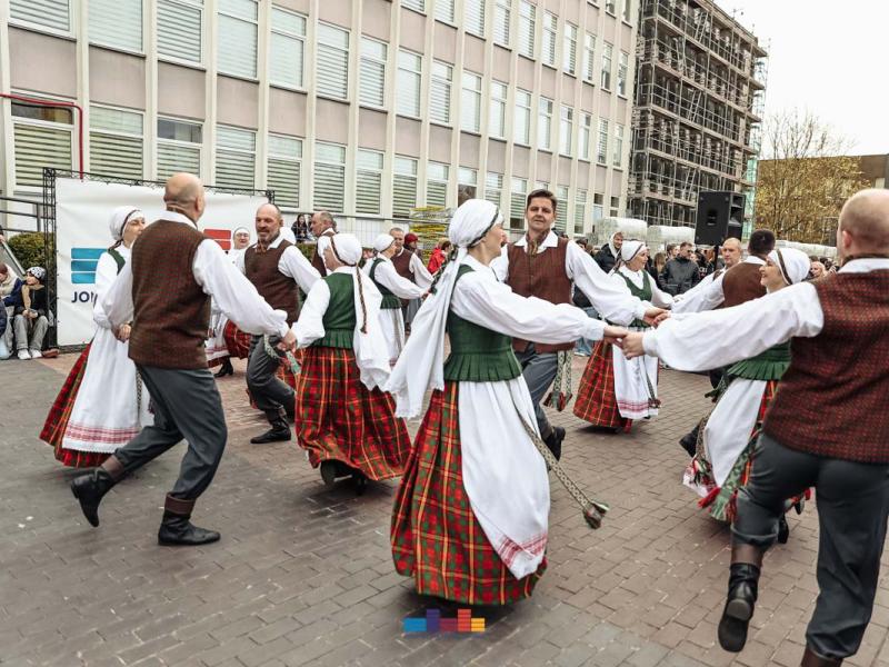Šokio šventė!  „Ei, šokėjau, sukis vėju!“