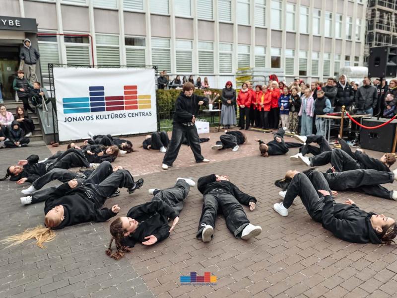 Šokio šventė!  „Ei, šokėjau, sukis vėju!“