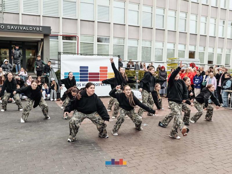 Šokio šventė!  „Ei, šokėjau, sukis vėju!“
