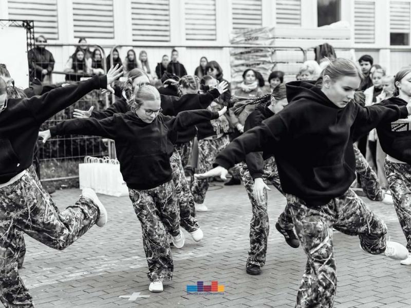 Šokio šventė!  „Ei, šokėjau, sukis vėju!“