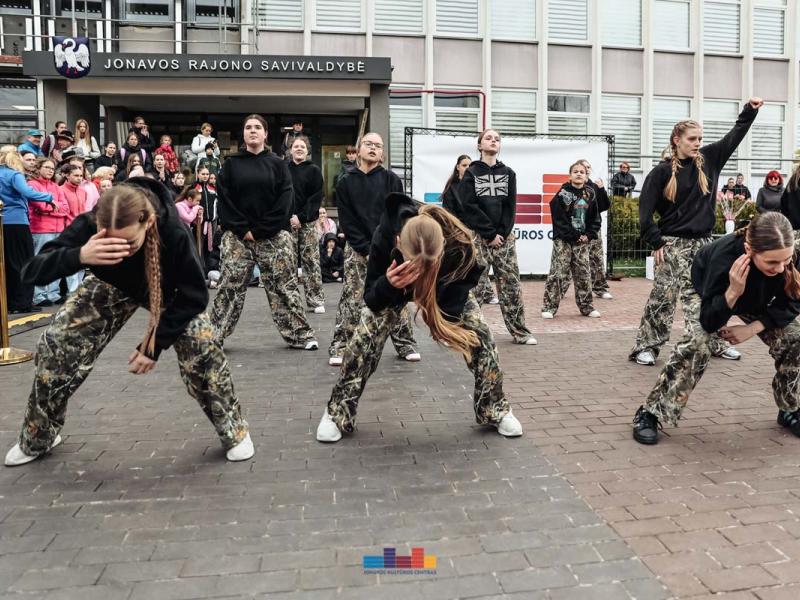 Šokio šventė!  „Ei, šokėjau, sukis vėju!“