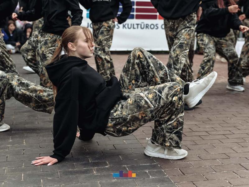 Šokio šventė!  „Ei, šokėjau, sukis vėju!“
