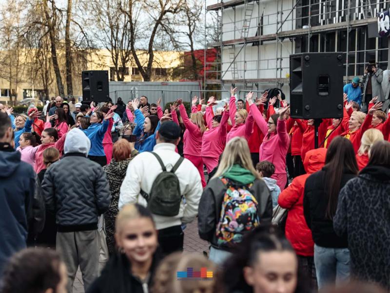 Šokio šventė!  „Ei, šokėjau, sukis vėju!“