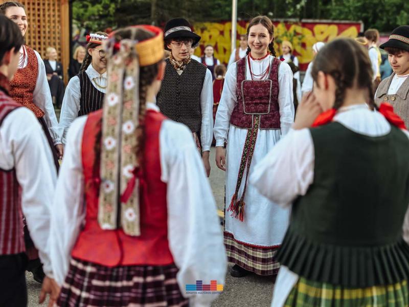 Folkloro šventė „Suskrido visi paukšteliai“