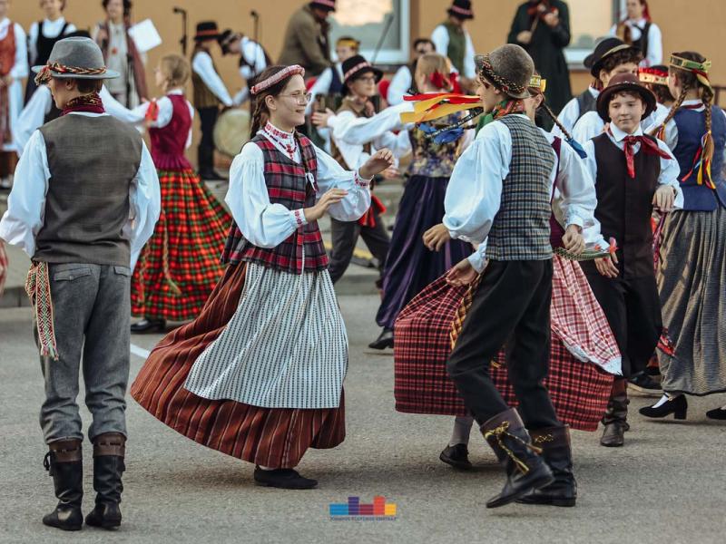 Folkloro šventė „Suskrido visi paukšteliai“