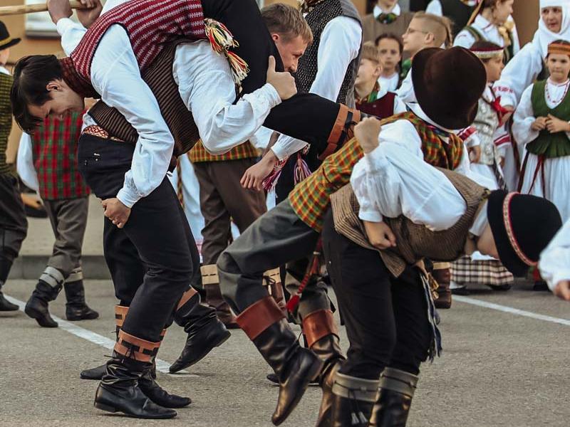 Folkloro šventė „Suskrido visi paukšteliai“