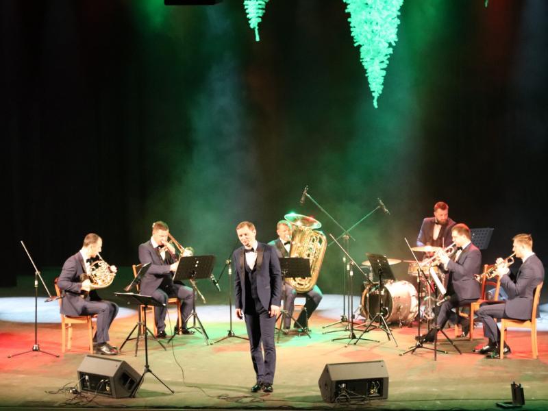 L. Mikalausko ir E. Sašenko koncertas su pučiamųjų kvartetu „Brass bravo“ „Tu ateik į pasimatymą“