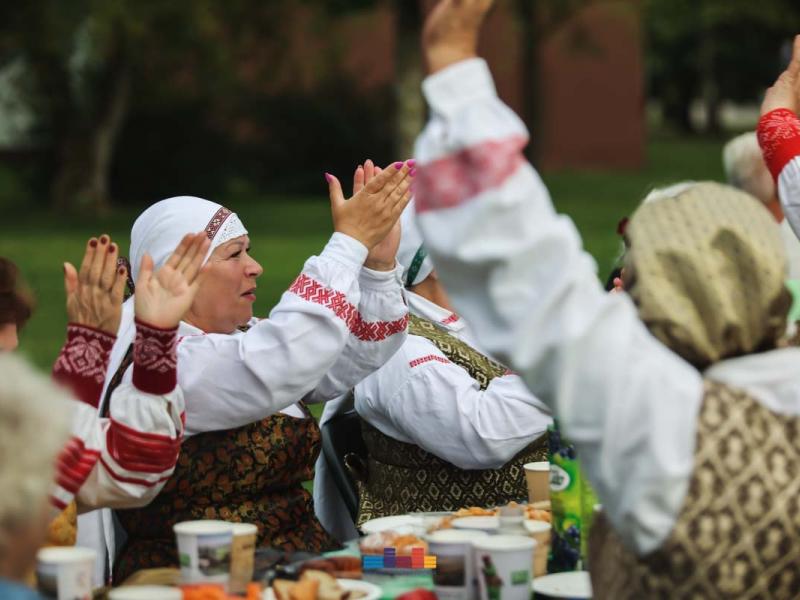 Draugų vakaras „Pakylėti kartu“