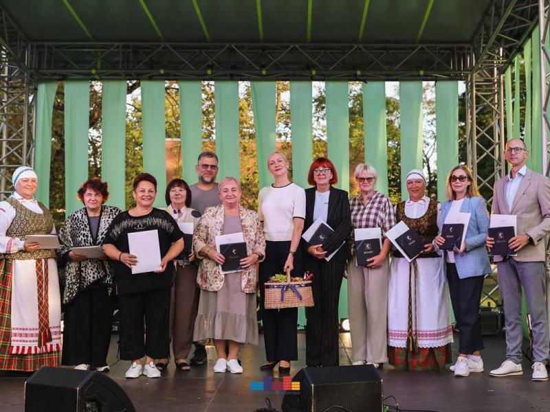 Draugų vakaras „Pakylėti kartu“