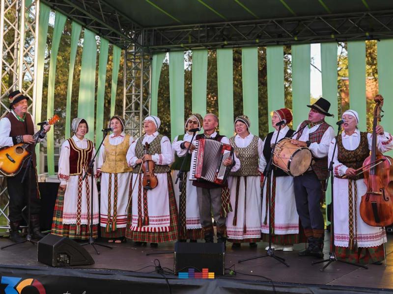 Draugų vakaras „Pakylėti kartu“