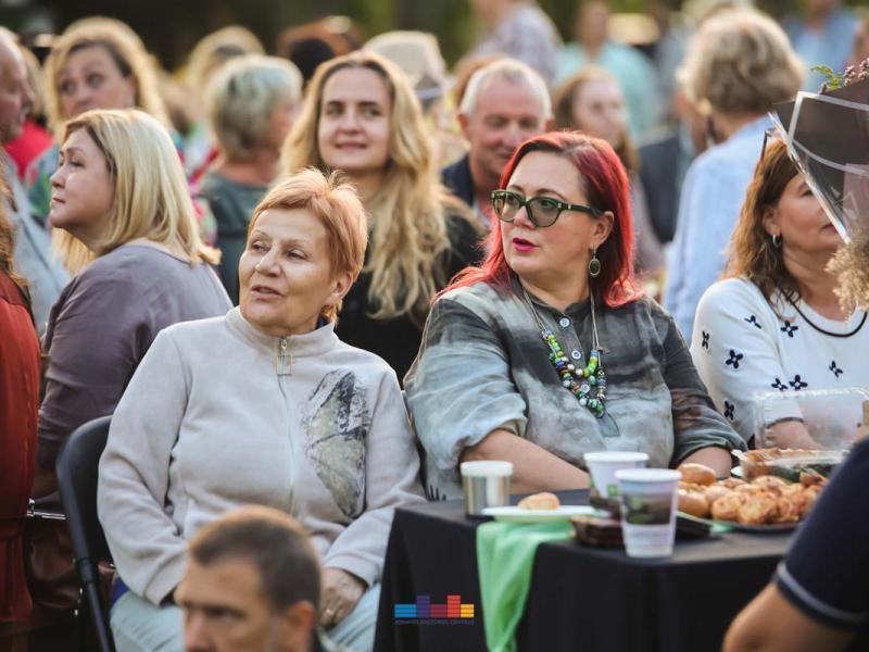 Draugų vakaras „Pakylėti kartu“