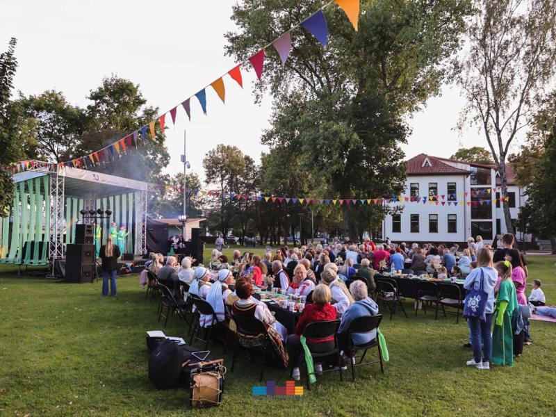 Draugų vakaras „Pakylėti kartu“