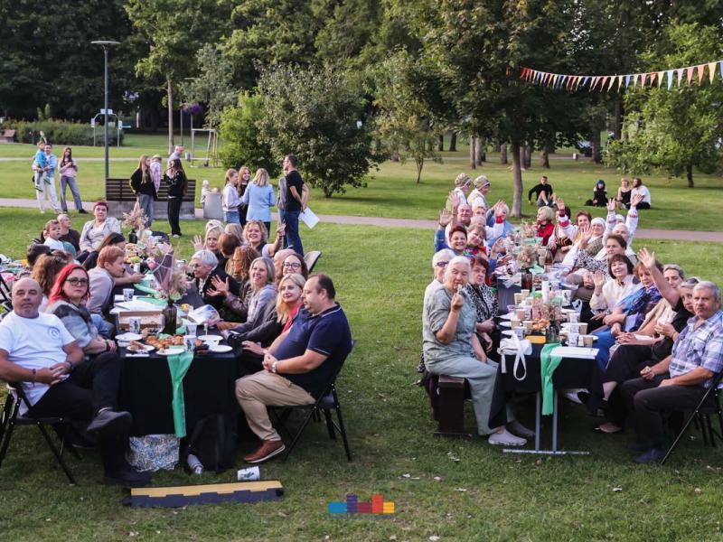 Draugų vakaras „Pakylėti kartu“