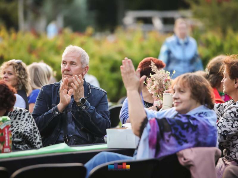 Draugų vakaras „Pakylėti kartu“