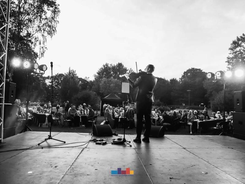 Draugų vakaras „Pakylėti kartu“