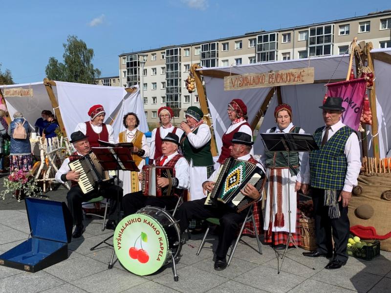 KERMOŠIUS „PO RUDENS DANGUM“