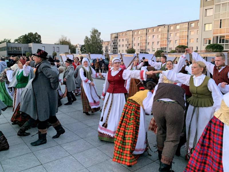 KERMOŠIUS „PO RUDENS DANGUM“