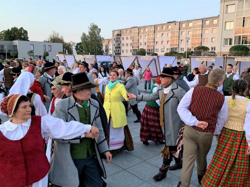 KERMOŠIUS „PO RUDENS DANGUM“