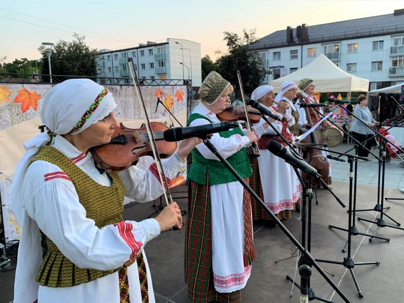 KERMOŠIUS „PO RUDENS DANGUM“