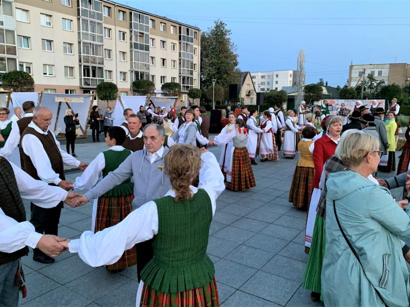 KERMOŠIUS „PO RUDENS DANGUM“
