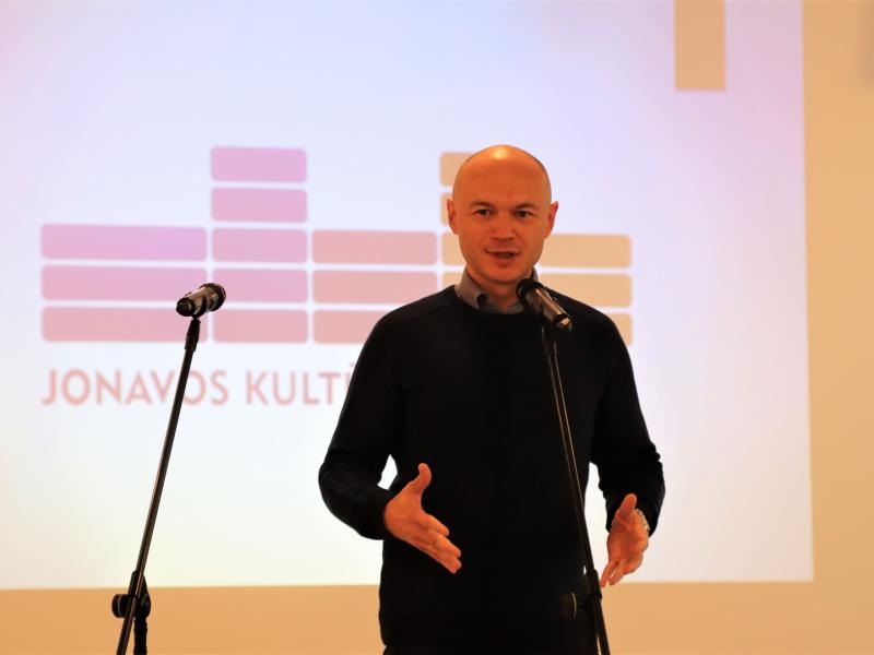  Janinos Altaravičienės darbų paroda EKSPERIMENTAI, IEŠKOJIMAI, ŽAIDIMAI SPALVOMIS