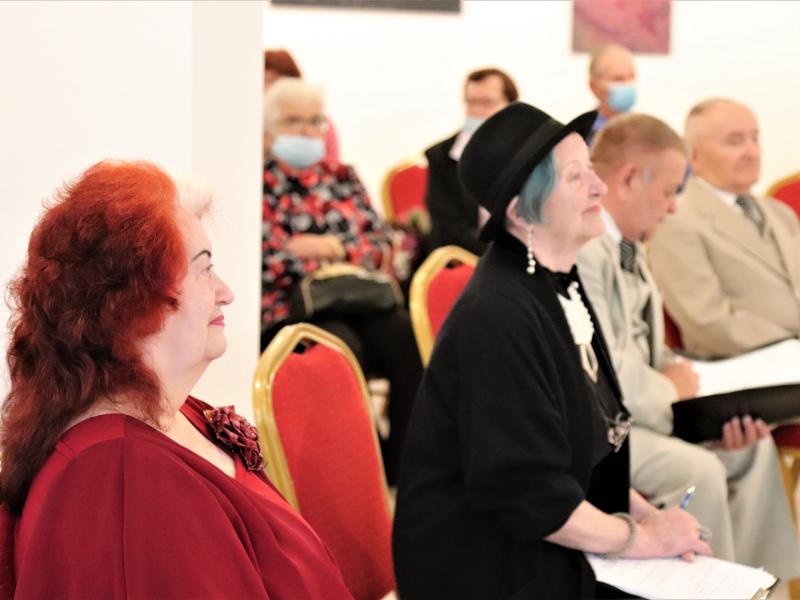  Janinos Altaravičienės darbų paroda EKSPERIMENTAI, IEŠKOJIMAI, ŽAIDIMAI SPALVOMIS