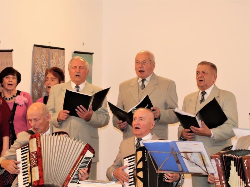  Janinos Altaravičienės darbų paroda EKSPERIMENTAI, IEŠKOJIMAI, ŽAIDIMAI SPALVOMIS