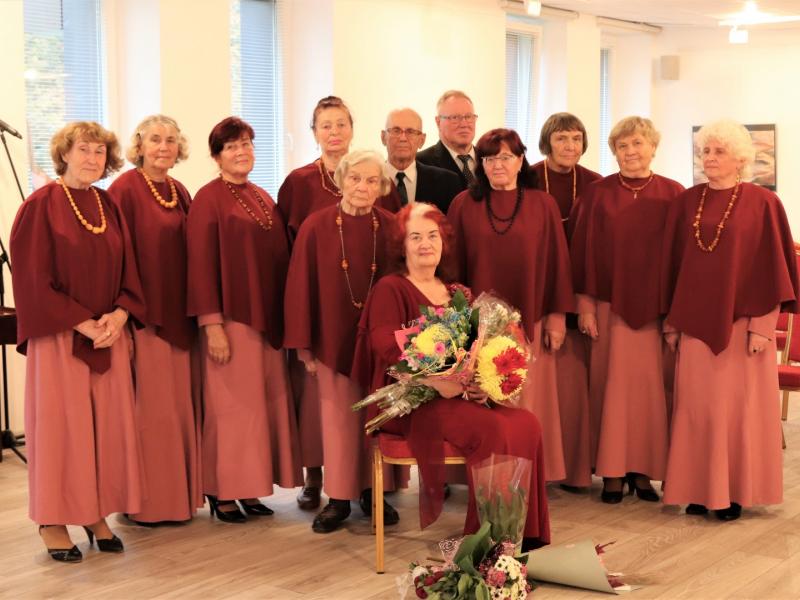  Janinos Altaravičienės darbų paroda EKSPERIMENTAI, IEŠKOJIMAI, ŽAIDIMAI SPALVOMIS