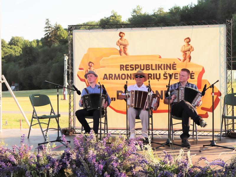 RESPUBLIKINĖ ARMONIKIERIŲ ŠVENTĖ „PAS JONUS“