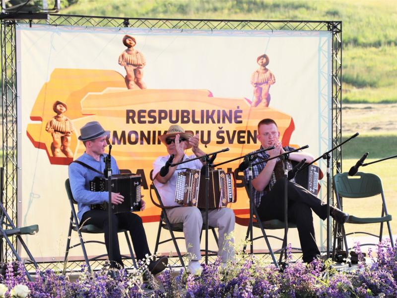 RESPUBLIKINĖ ARMONIKIERIŲ ŠVENTĖ „PAS JONUS“