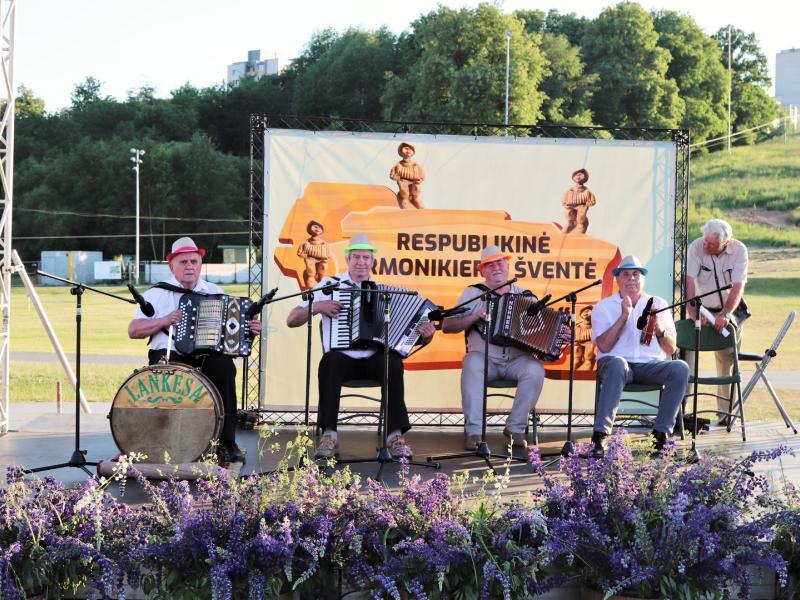 RESPUBLIKINĖ ARMONIKIERIŲ ŠVENTĖ „PAS JONUS“